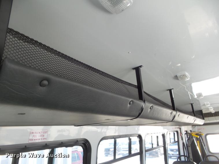 image for item DA7532 2008 Chevrolet C5500 shuttle bus