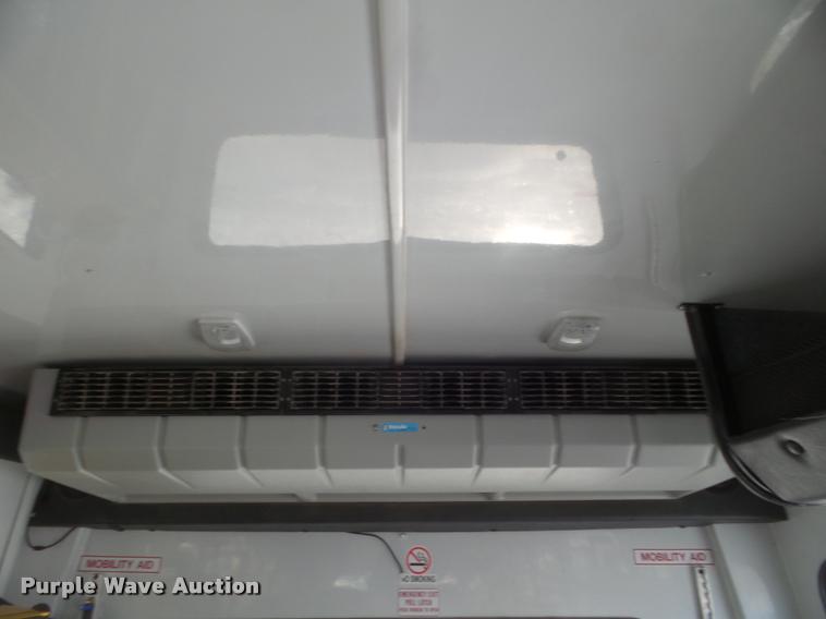 image for item DA7532 2008 Chevrolet C5500 shuttle bus