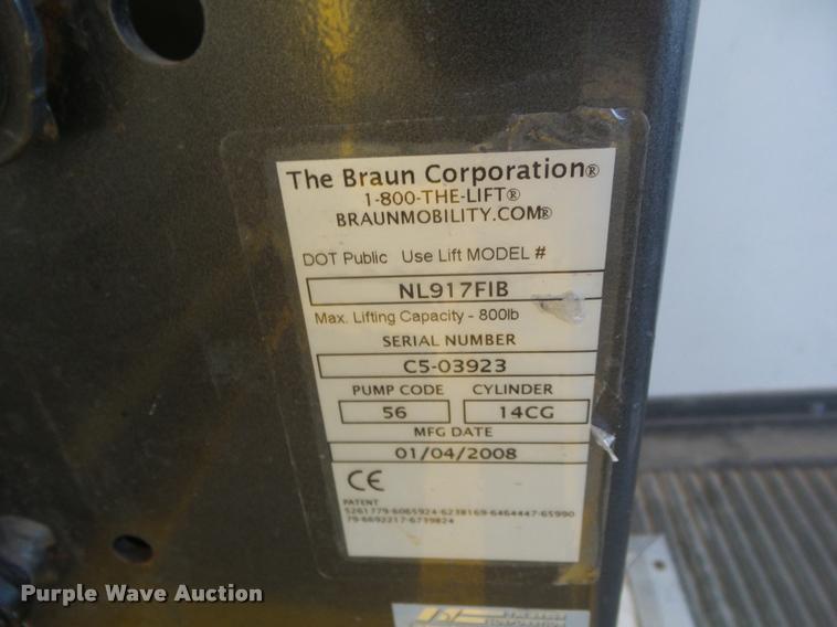 image for item DA7532 2008 Chevrolet C5500 shuttle bus