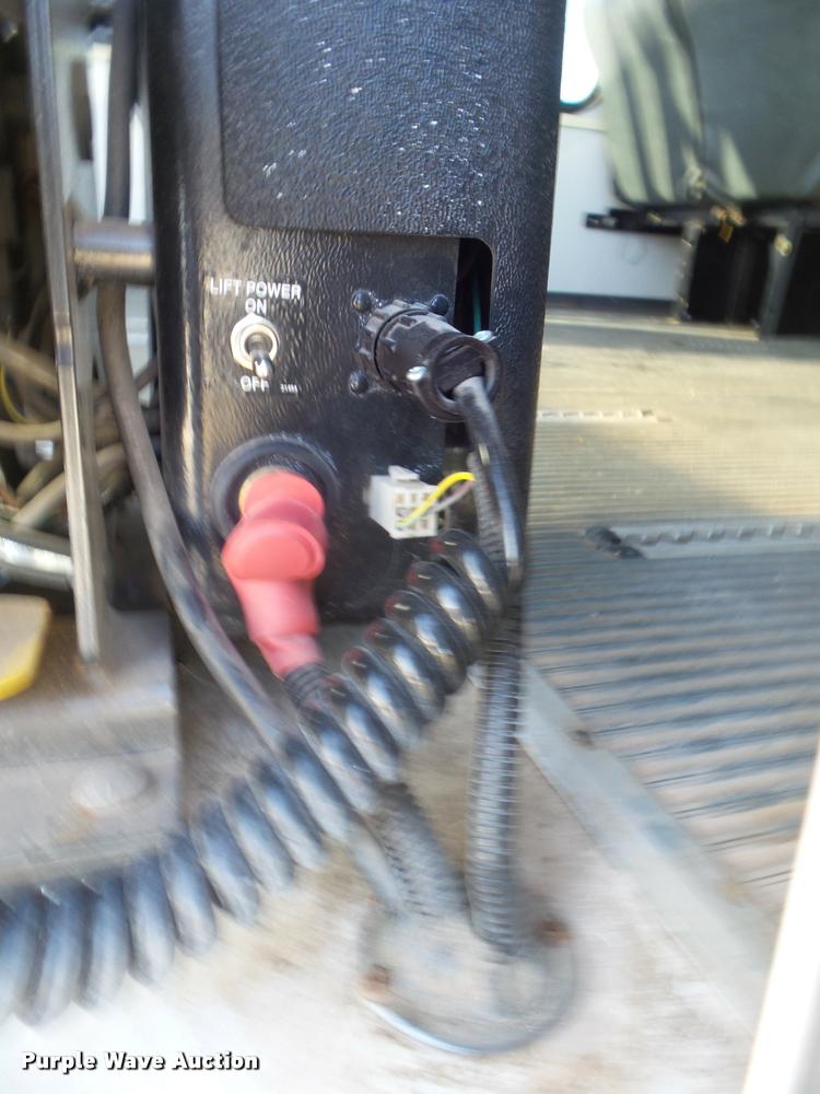 image for item DA7532 2008 Chevrolet C5500 shuttle bus