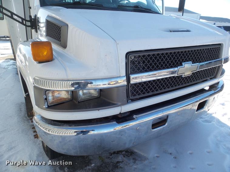image for item DA7532 2008 Chevrolet C5500 shuttle bus