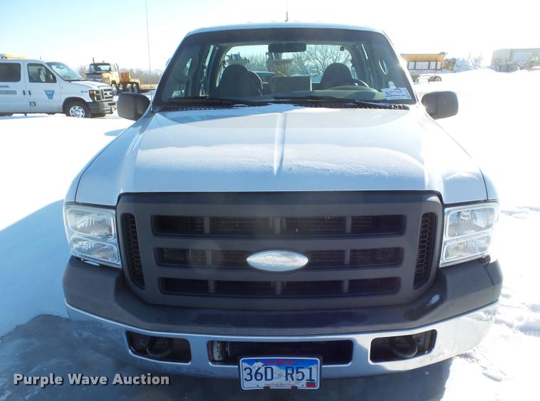 image for item DA7533 2005 Ford F250 Super Duty Crew Cab pickup truck