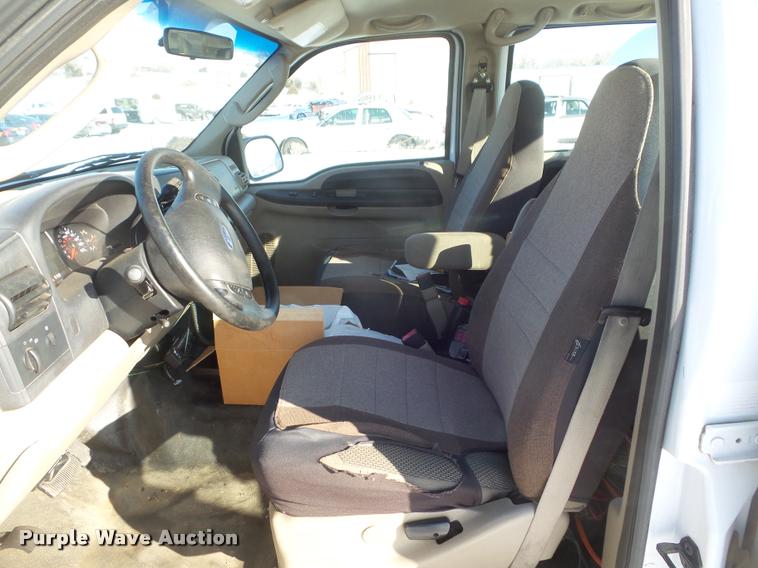 image for item DA7533 2005 Ford F250 Super Duty Crew Cab pickup truck