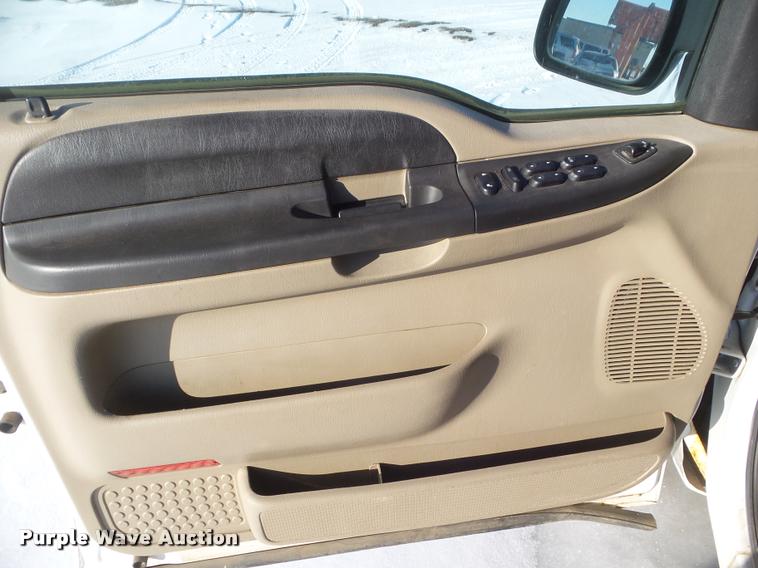 image for item DA7533 2005 Ford F250 Super Duty Crew Cab pickup truck