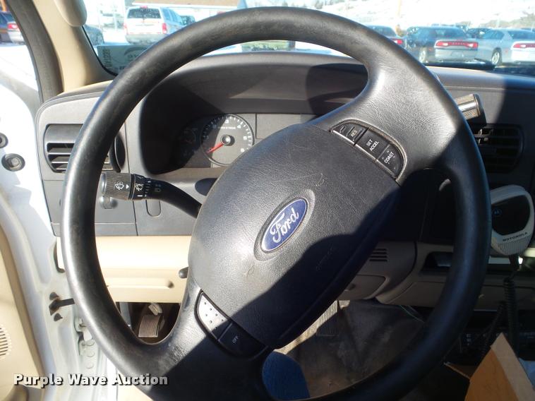 image for item DA7533 2005 Ford F250 Super Duty Crew Cab pickup truck