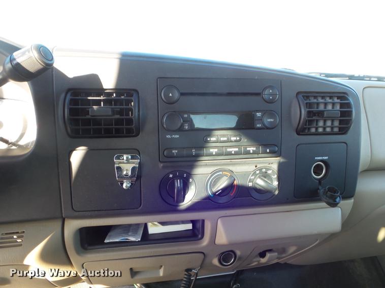 image for item DA7533 2005 Ford F250 Super Duty Crew Cab pickup truck