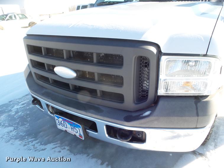 image for item DA7533 2005 Ford F250 Super Duty Crew Cab pickup truck