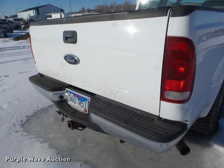 image for item DA7533 2005 Ford F250 Super Duty Crew Cab pickup truck