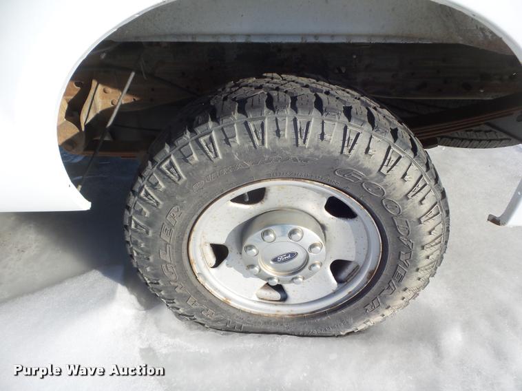 image for item DA7533 2005 Ford F250 Super Duty Crew Cab pickup truck