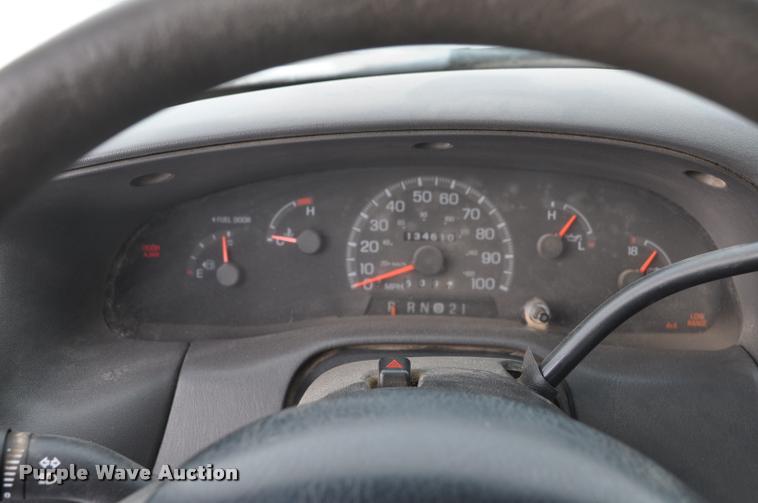 image for item L5151 1998 Ford F150 SuperCab pickup truck