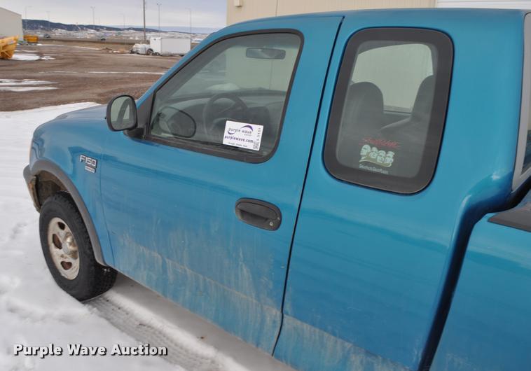 image for item L5151 1998 Ford F150 SuperCab pickup truck