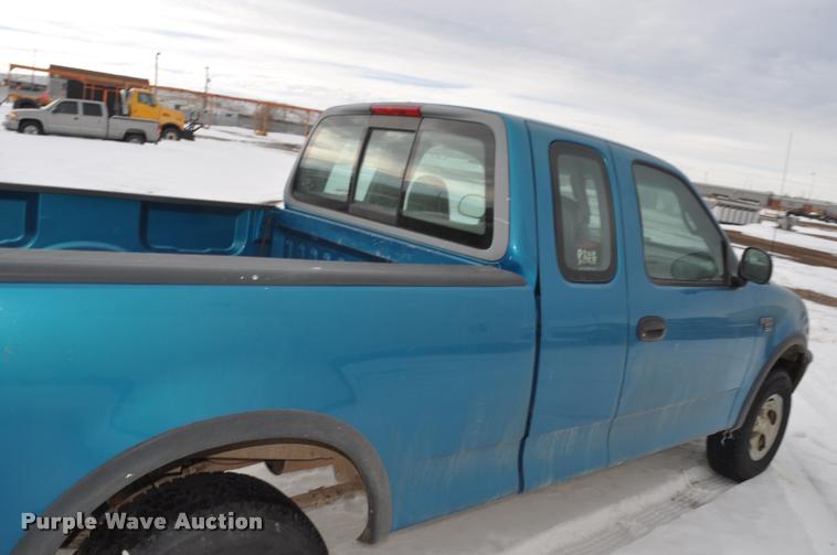 image for item L5151 1998 Ford F150 SuperCab pickup truck