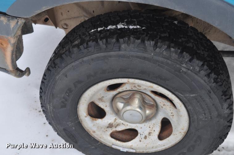 image for item L5151 1998 Ford F150 SuperCab pickup truck