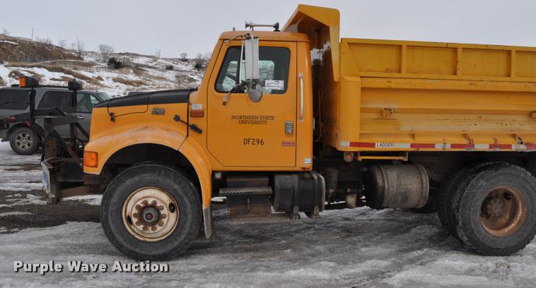 image for item L5155 1995 International 4700 dump truck