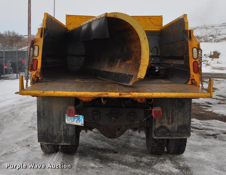 image for item L5155 1995 International 4700 dump truck