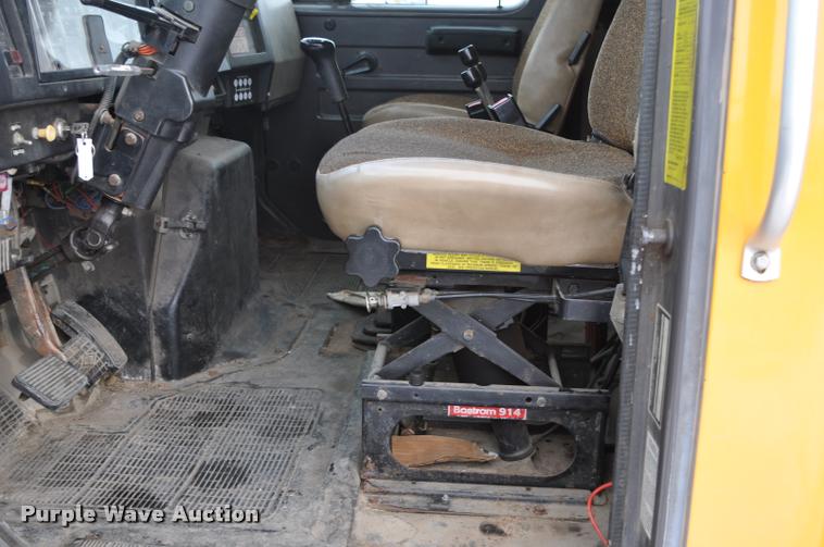 image for item L5155 1995 International 4700 dump truck