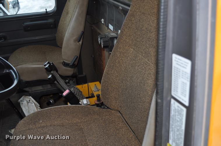 image for item L5155 1995 International 4700 dump truck