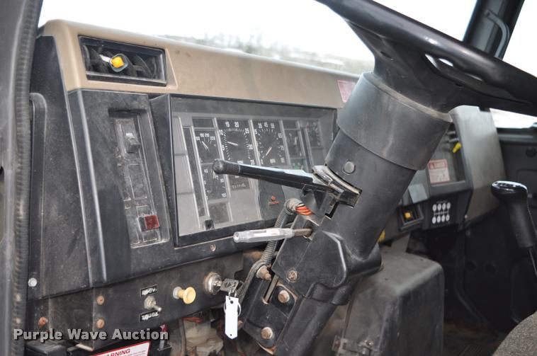 image for item L5155 1995 International 4700 dump truck