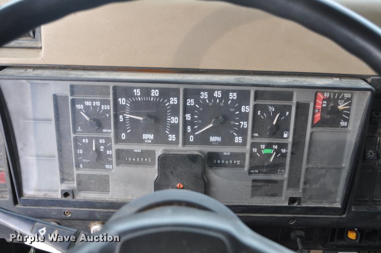 image for item L5155 1995 International 4700 dump truck