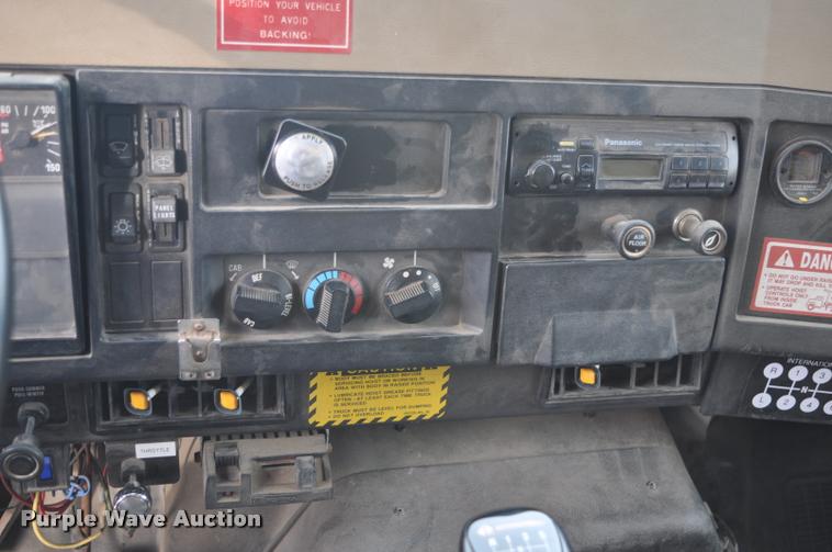 image for item L5155 1995 International 4700 dump truck