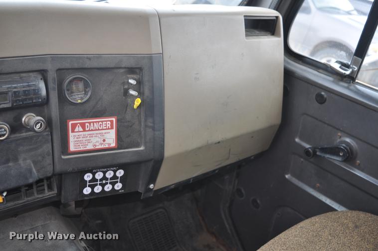 image for item L5155 1995 International 4700 dump truck
