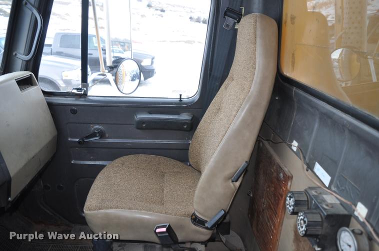 image for item L5155 1995 International 4700 dump truck