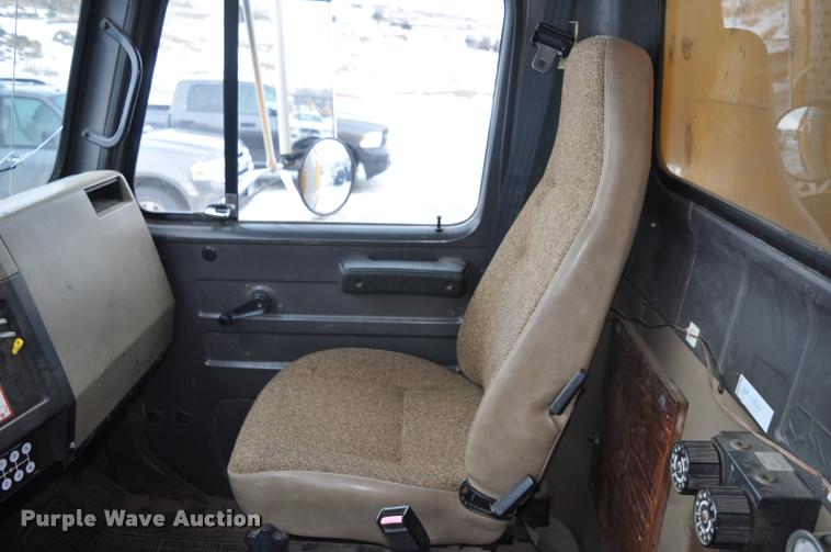 image for item L5155 1995 International 4700 dump truck