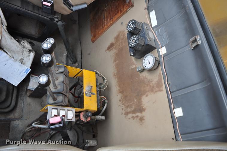 image for item L5155 1995 International 4700 dump truck