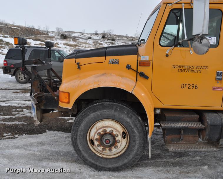 image for item L5155 1995 International 4700 dump truck