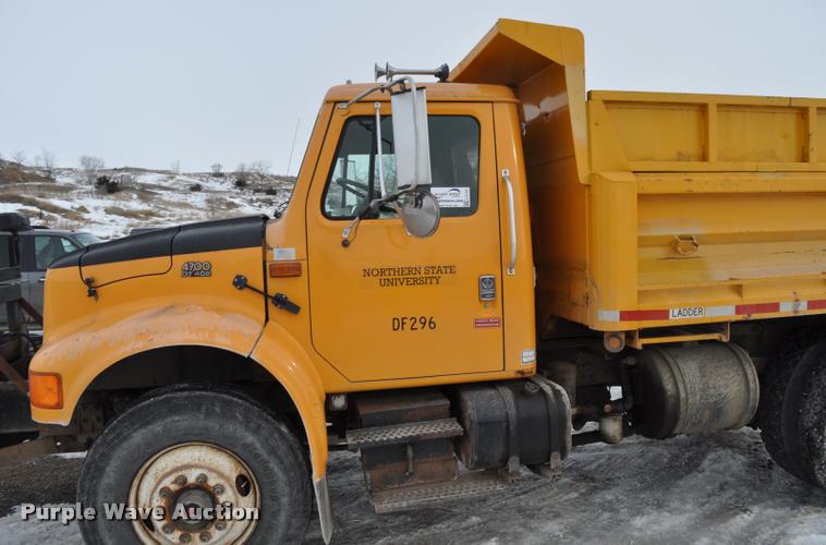 image for item L5155 1995 International 4700 dump truck