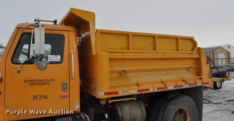 image for item L5155 1995 International 4700 dump truck
