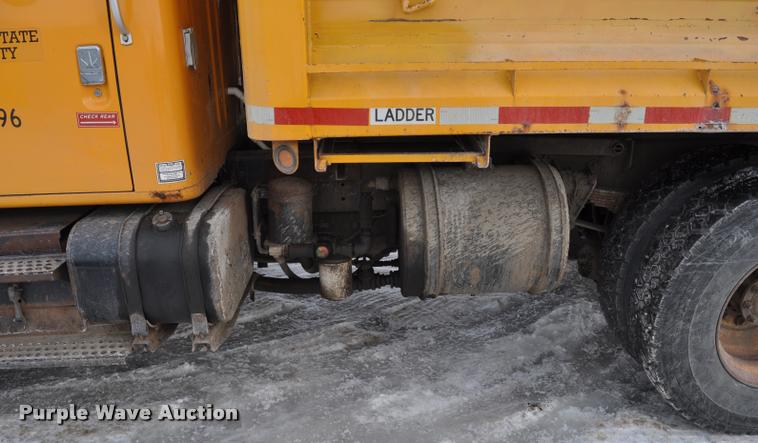 image for item L5155 1995 International 4700 dump truck