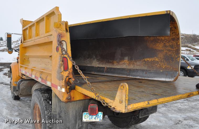 image for item L5155 1995 International 4700 dump truck
