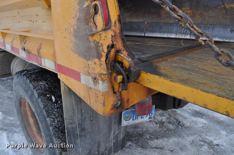 image for item L5155 1995 International 4700 dump truck