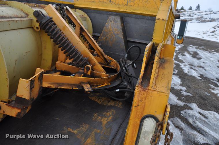 image for item L5155 1995 International 4700 dump truck