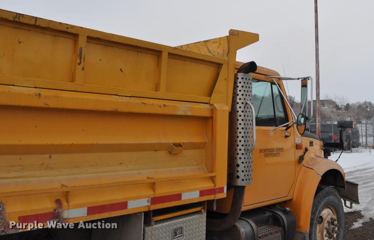 image for item L5155 1995 International 4700 dump truck