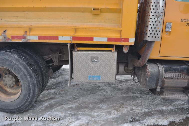 image for item L5155 1995 International 4700 dump truck
