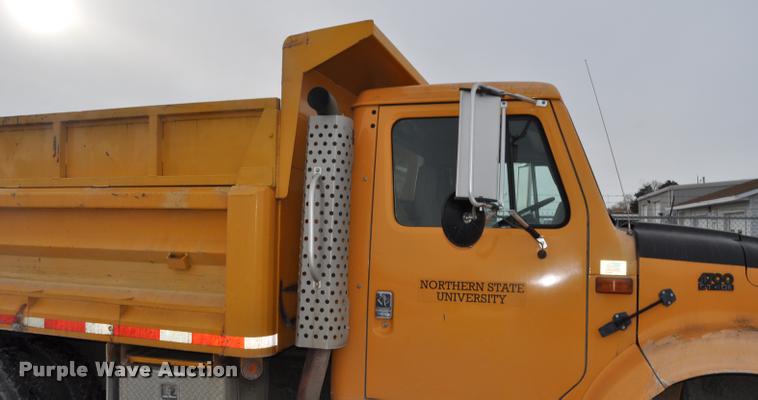 image for item L5155 1995 International 4700 dump truck