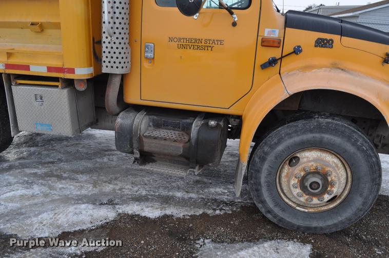 image for item L5155 1995 International 4700 dump truck