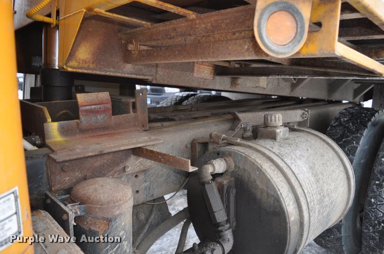 image for item L5155 1995 International 4700 dump truck