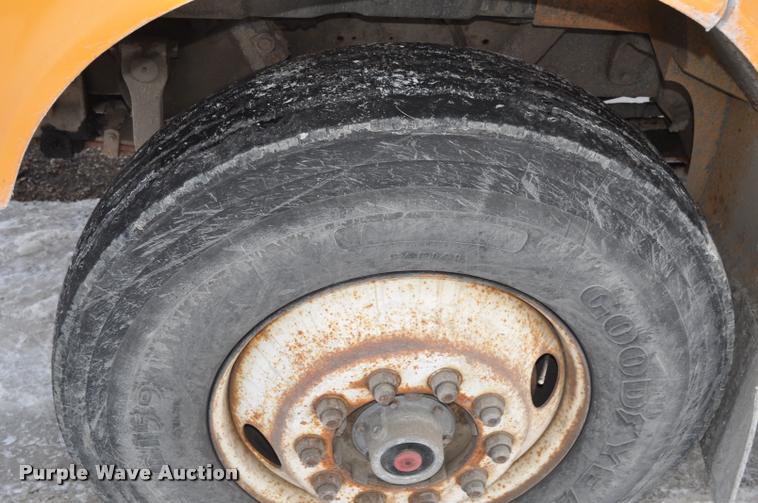 image for item L5155 1995 International 4700 dump truck