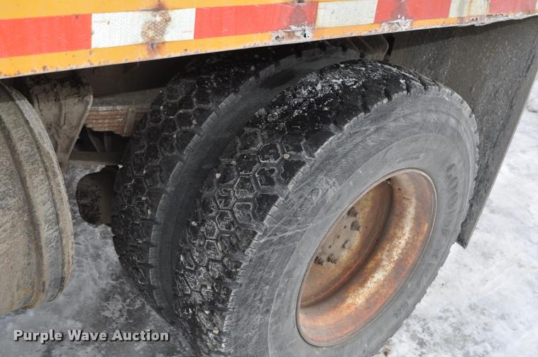 image for item L5155 1995 International 4700 dump truck