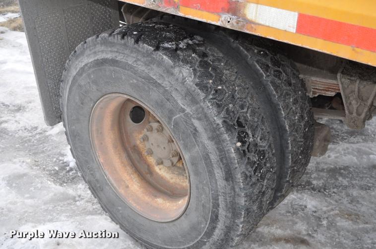 image for item L5155 1995 International 4700 dump truck