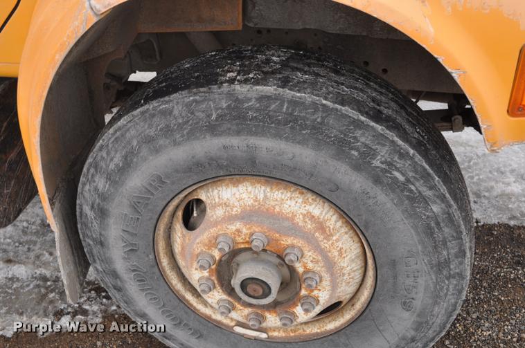 image for item L5155 1995 International 4700 dump truck