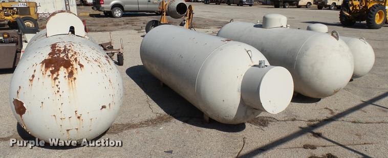 image for item AT9560 (4) propane tanks