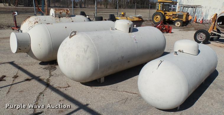 image for item AT9560 (4) propane tanks