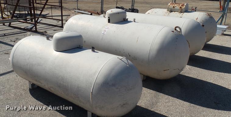 image for item AT9560 (4) propane tanks