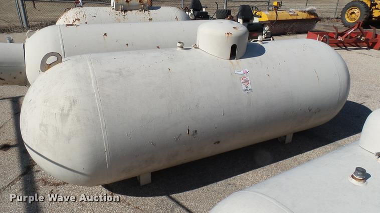 image for item AT9560 (4) propane tanks