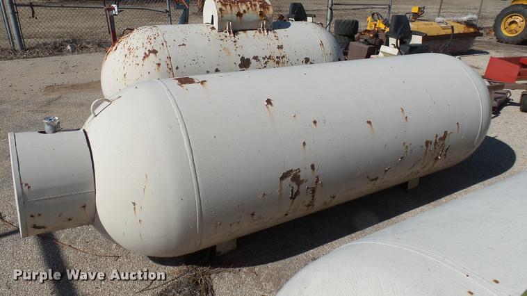 image for item AT9560 (4) propane tanks