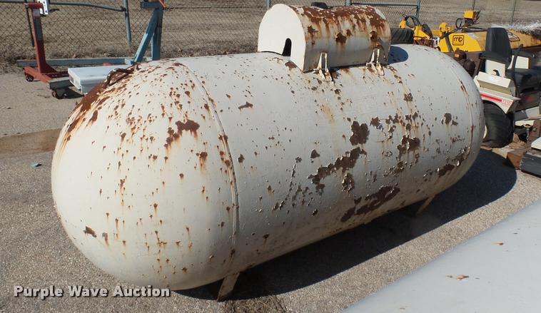 image for item AT9560 (4) propane tanks